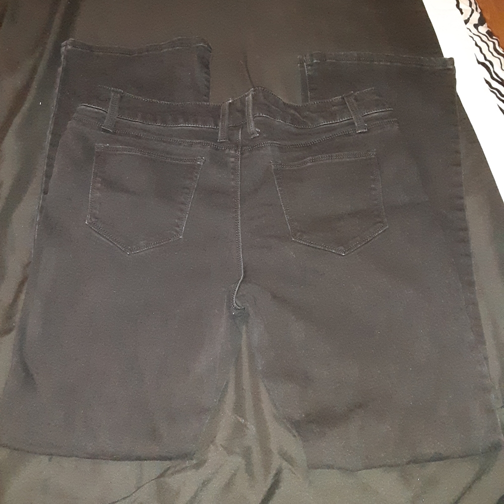 STRETCHY black jeans